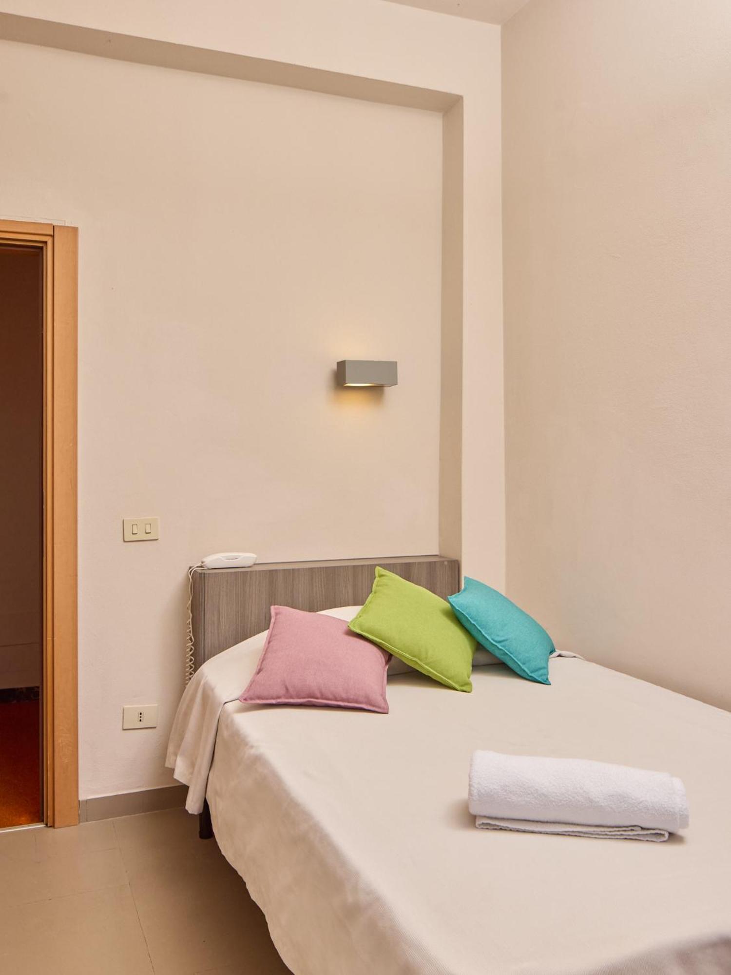 Hotel Crystal Марина-ді-П'єтразанта Екстер'єр фото