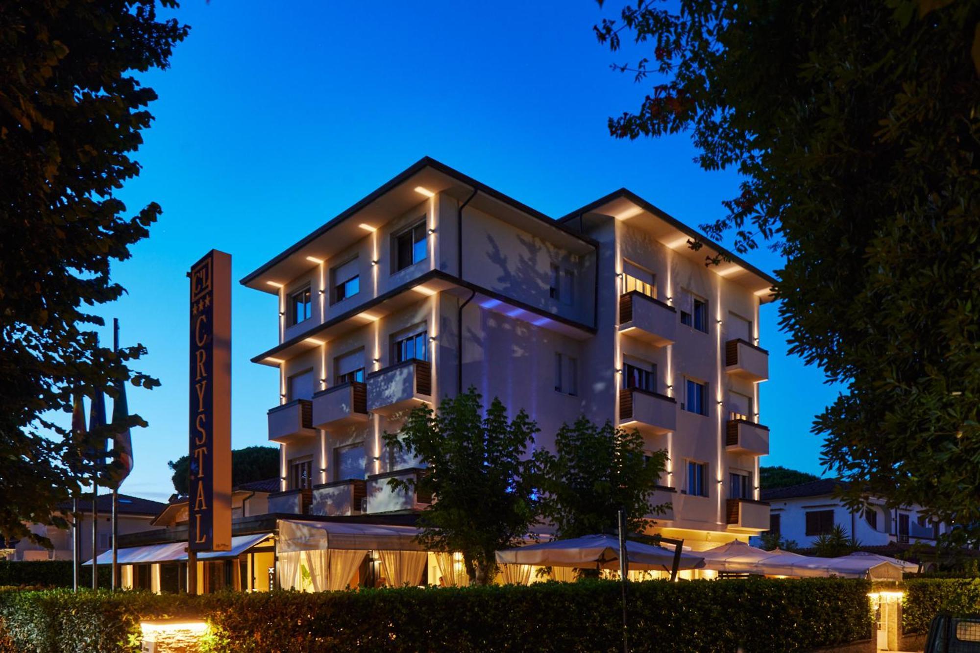 Hotel Crystal Марина-ді-П'єтразанта Екстер'єр фото