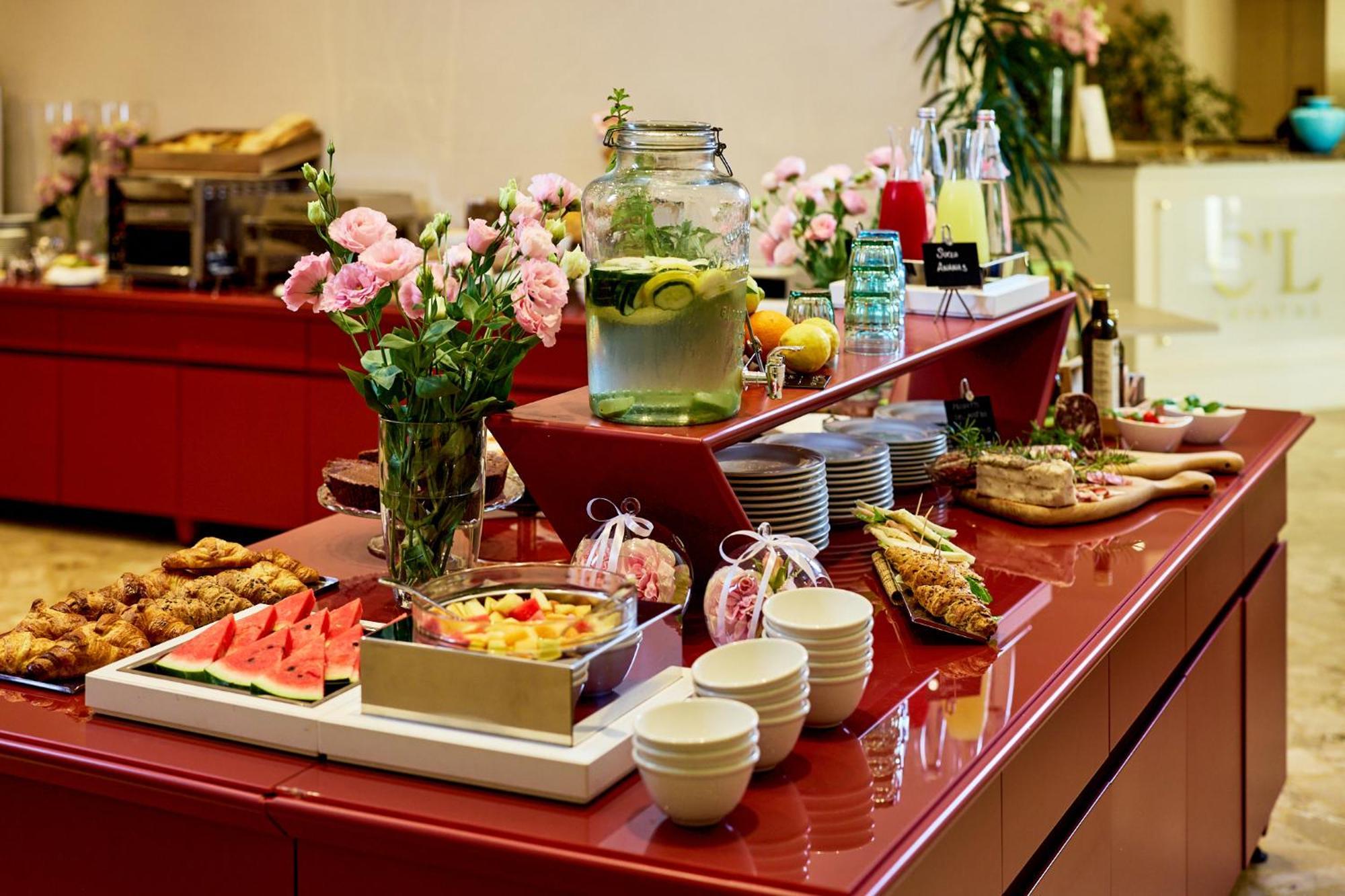 Hotel Crystal Марина-ді-П'єтразанта Екстер'єр фото